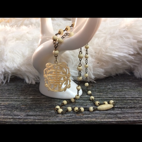 Vintage Chinese hand carved bone pendant necklace - Picture 8 of 8